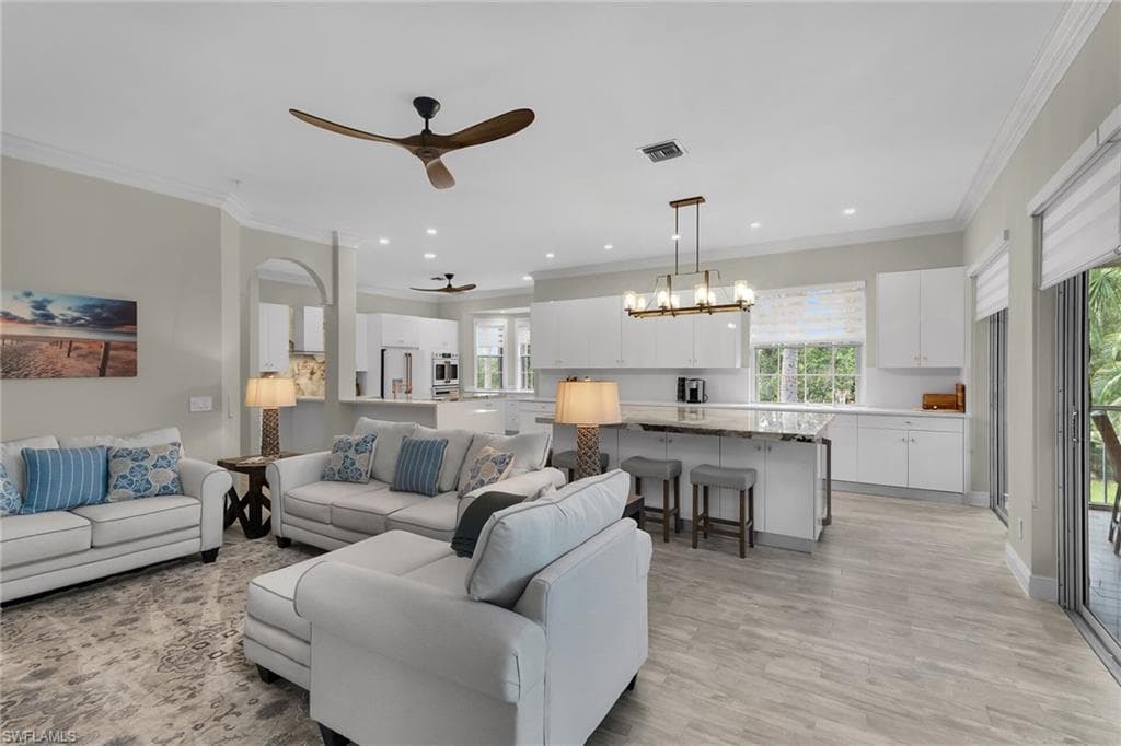 5040 Yacht Harbor Cir 6, Naples, FL 34112-16