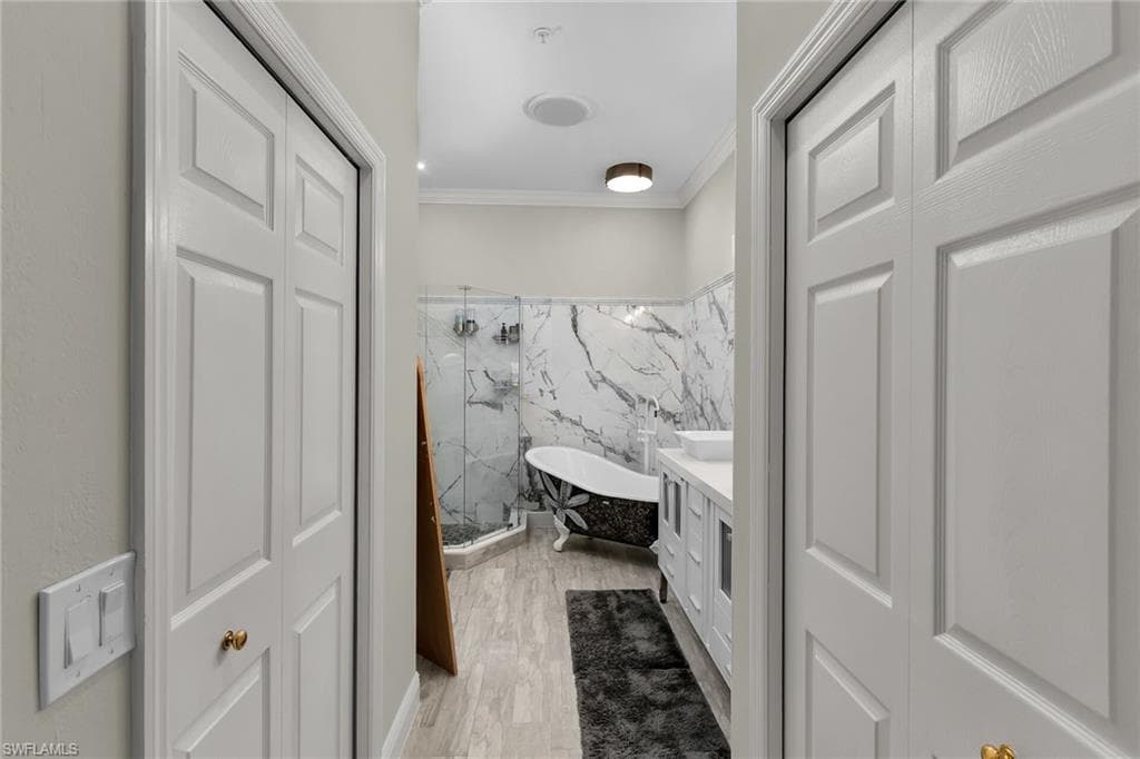 5040 Yacht Harbor Cir 6, Naples, FL 34112-21