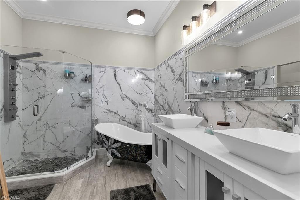 5040 Yacht Harbor Cir 6, Naples, FL 34112-22