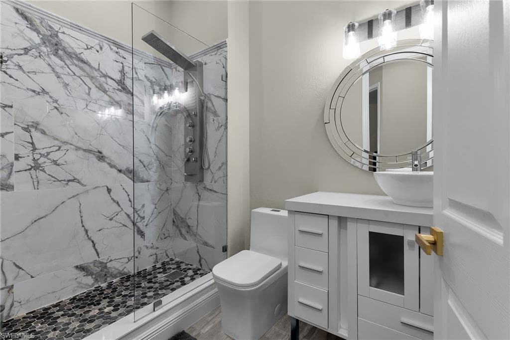 5040 Yacht Harbor Cir 6, Naples, FL 34112-24