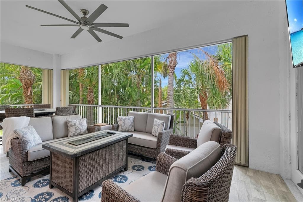 5040 Yacht Harbor Cir 6, Naples, FL 34112-28