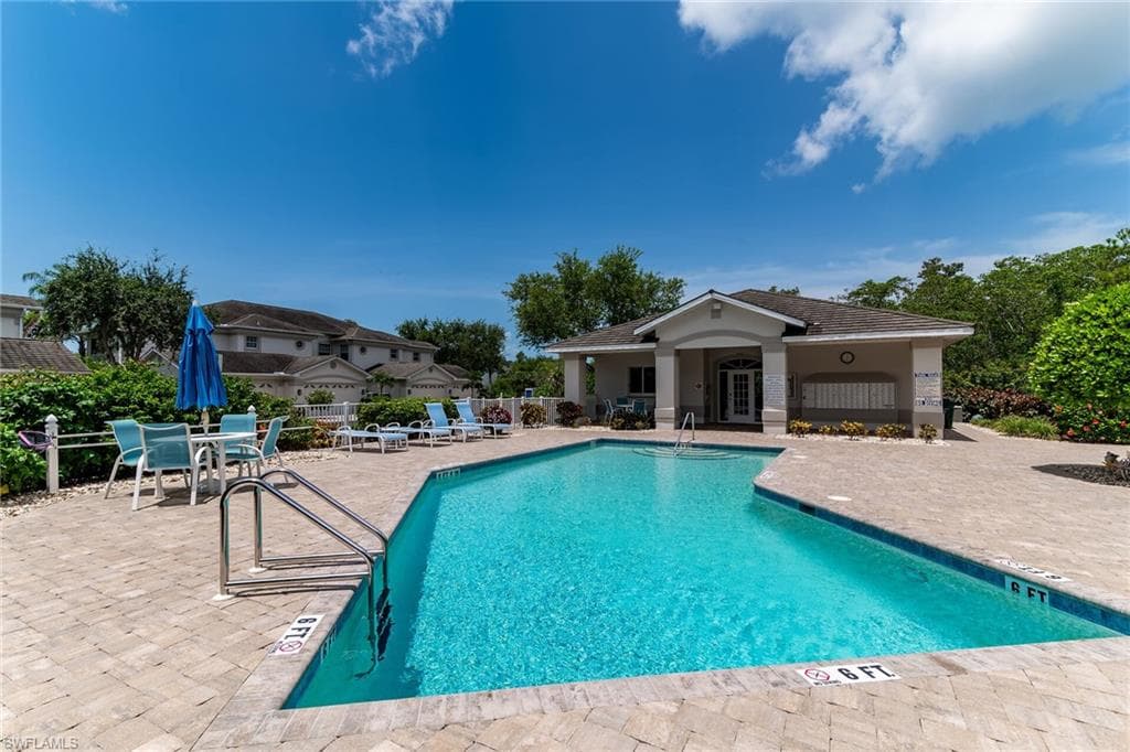 5040 Yacht Harbor Cir 6, Naples, FL 34112-30
