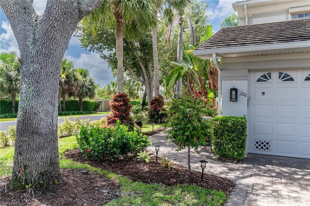 5040 Yacht Harbor Cir 6, Naples, FL 34112-33