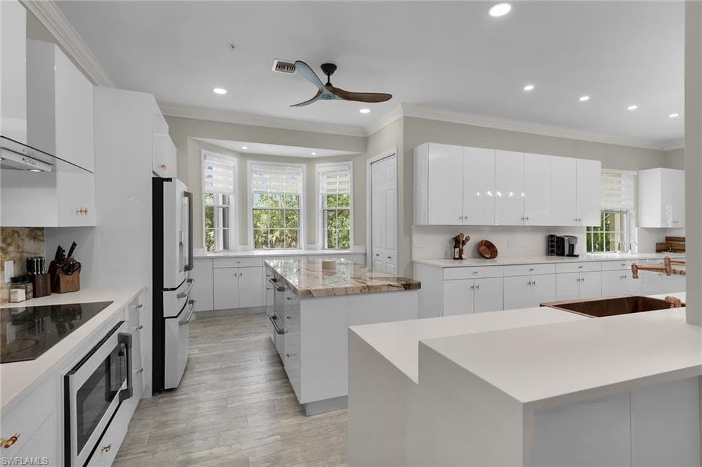 5040 Yacht Harbor Cir 6, Naples, FL 34112-6
