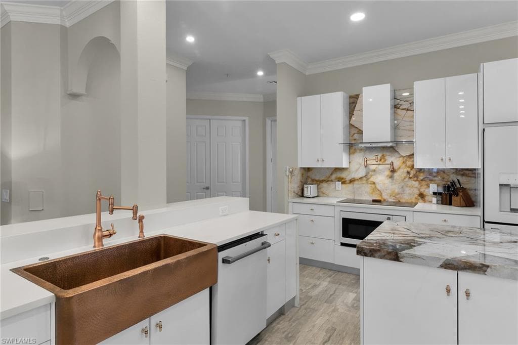 5040 Yacht Harbor Cir 6, Naples, FL 34112-7