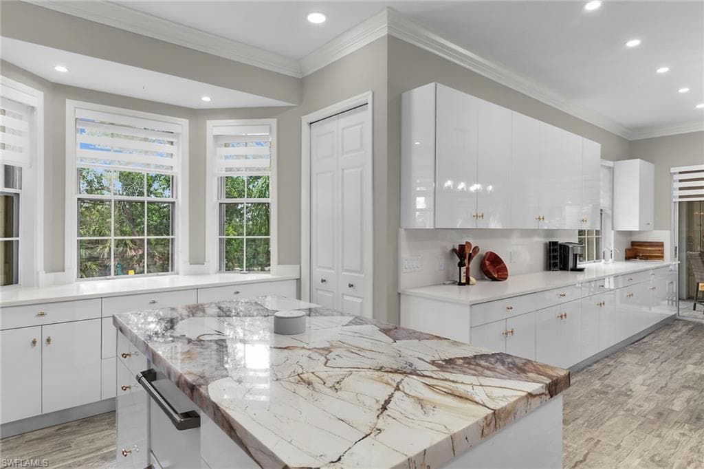 5040 Yacht Harbor Cir 6, Naples, FL 34112-8