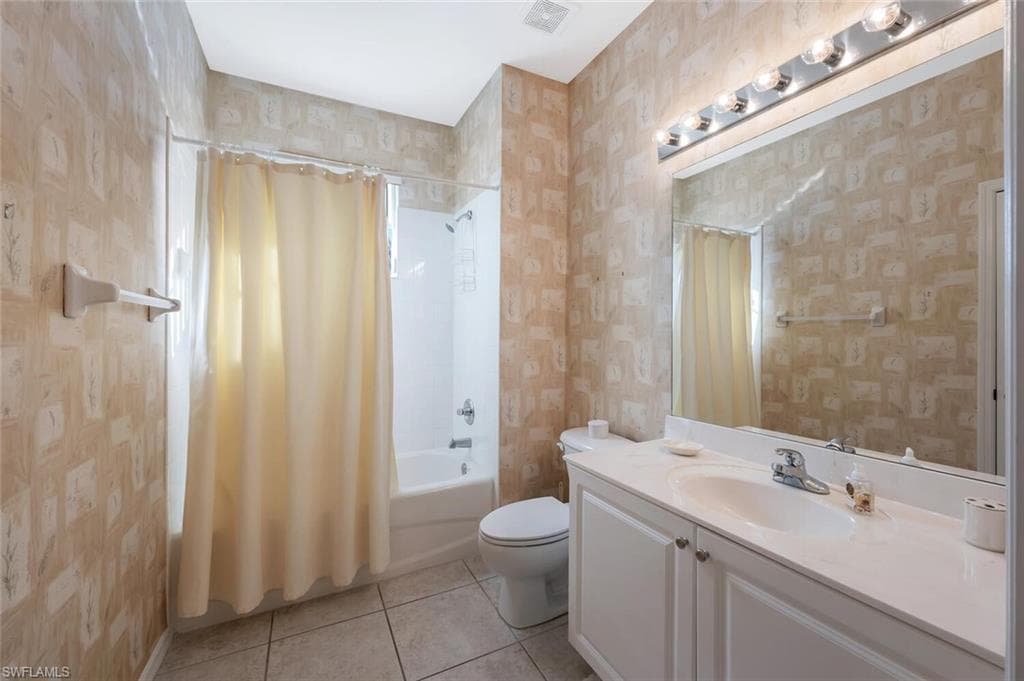 4844 Hampshire Ct 201, Naples, FL 34112-17
