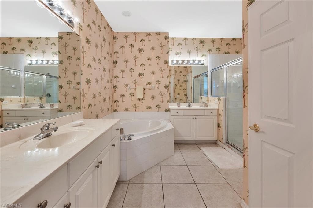 4844 Hampshire Ct 201, Naples, FL 34112-20