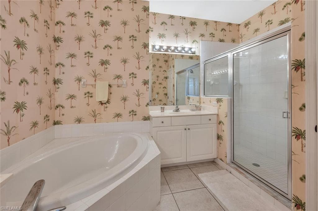 4844 Hampshire Ct 201, Naples, FL 34112-21
