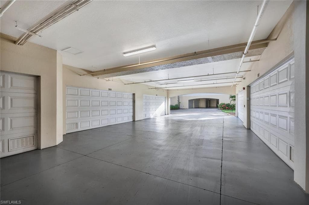 4844 Hampshire Ct 201, Naples, FL 34112-30