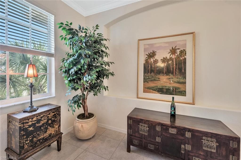 4844 Hampshire Ct 201, Naples, FL 34112-4