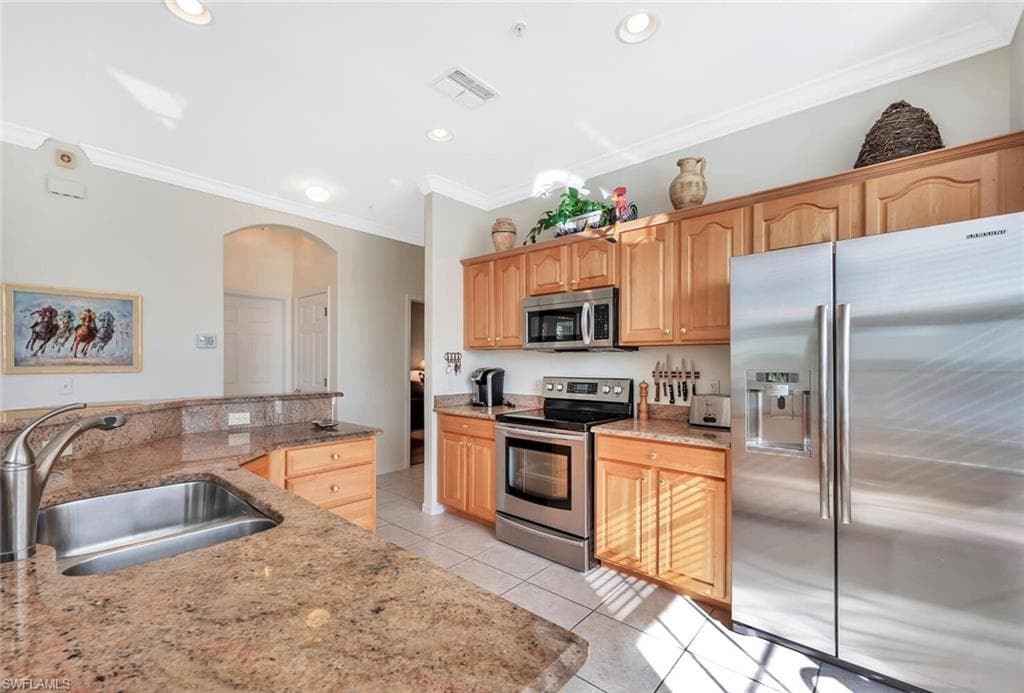 4844 Hampshire Ct 201, Naples, FL 34112-4