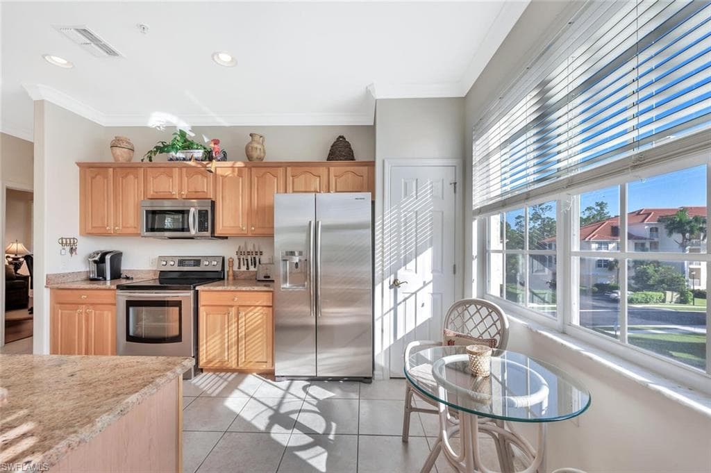 4844 Hampshire Ct 201, Naples, FL 34112-6