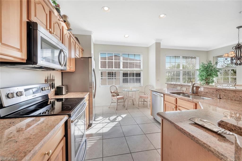 4844 Hampshire Ct 201, Naples, FL 34112-7