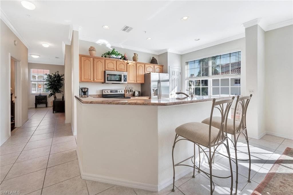 4844 Hampshire Ct 201, Naples, FL 34112-8