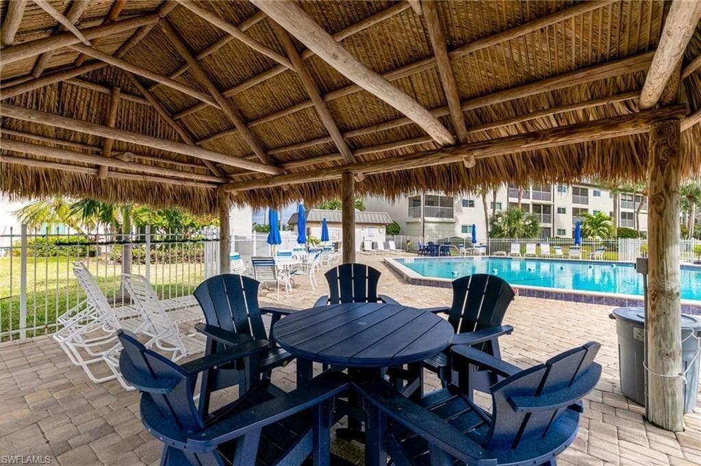 1018 Manatee Rd E302, Naples, FL 34114-15