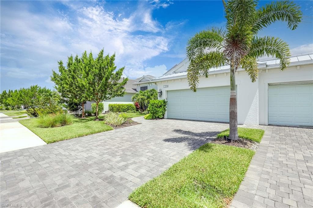 2238 Marquesa Cir, Naples, FL 34112-4