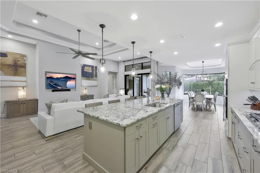 10082 Palazzo Dr, Naples, FL 34119-9