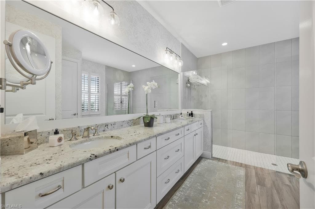 10082 Palazzo Dr, Naples, FL 34119-21
