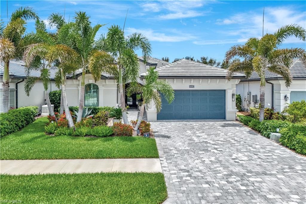 10082 Palazzo Dr, Naples, FL 34119-4