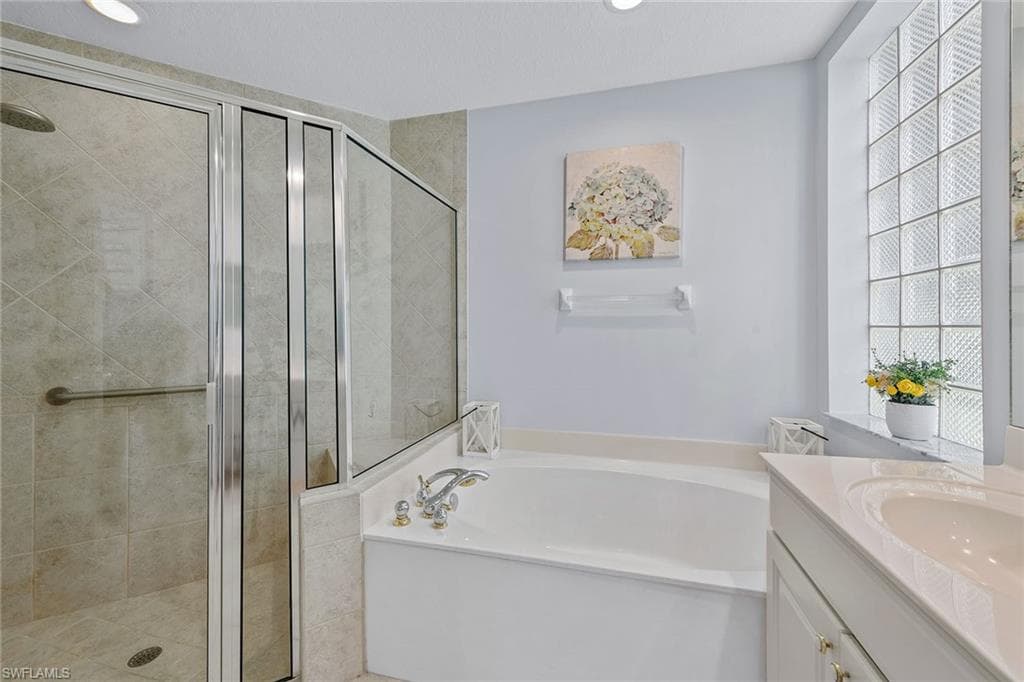 8556 Pepper Tree Way, Naples, FL 34114-16