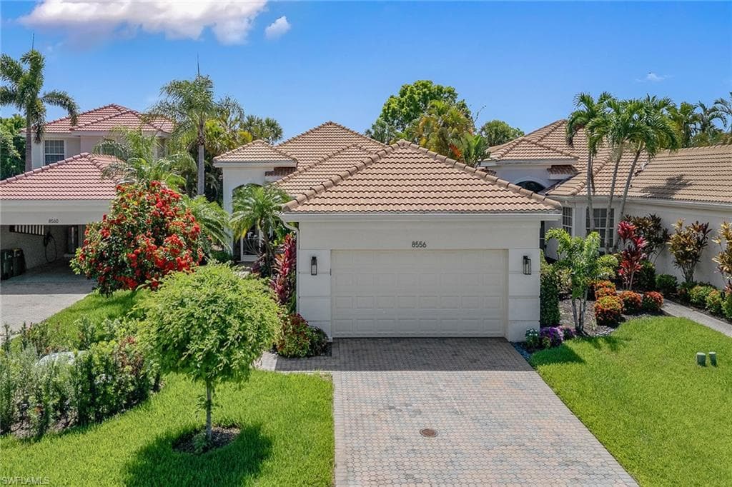 8556 Pepper Tree Way, Naples, FL 34114-2