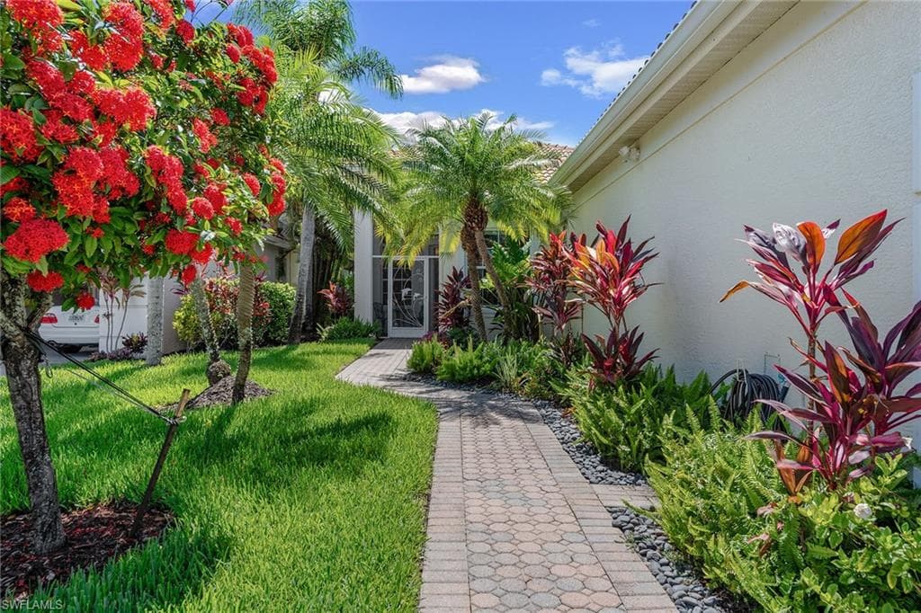 8556 Pepper Tree Way, Naples, FL 34114-3