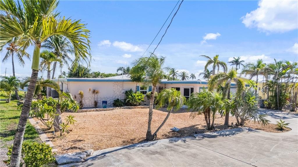 5475 Avenida Pescadora, Fort Myers Beach, FL 33931-3