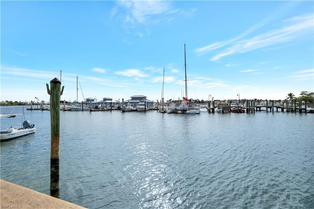 900 Broad Ave S 320, Naples, FL 34102-13