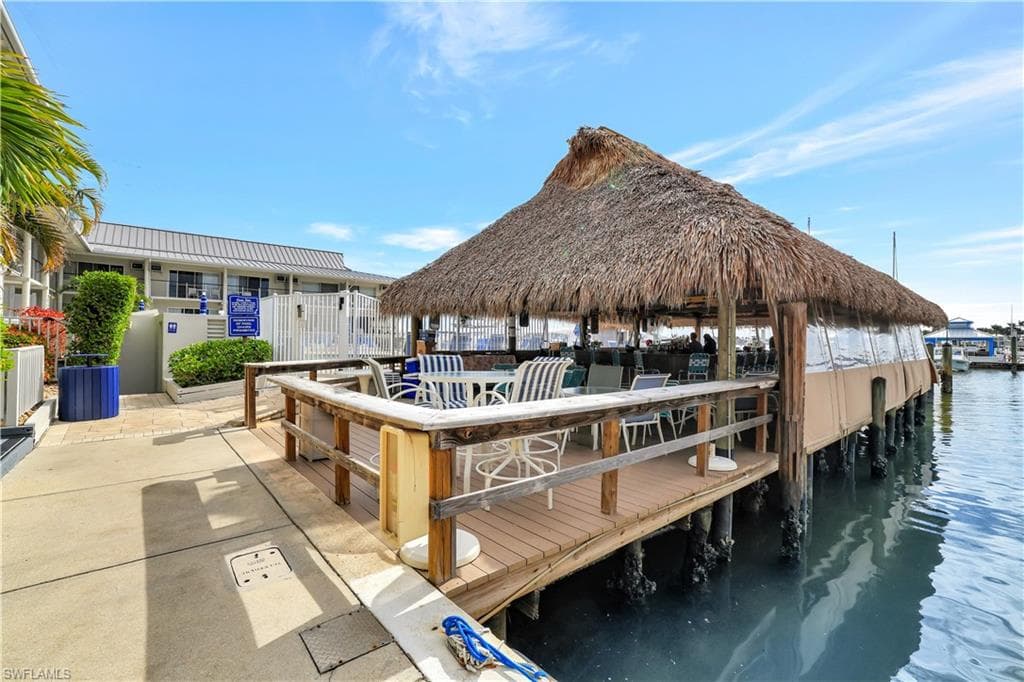 900 Broad Ave S 320, Naples, FL 34102-14