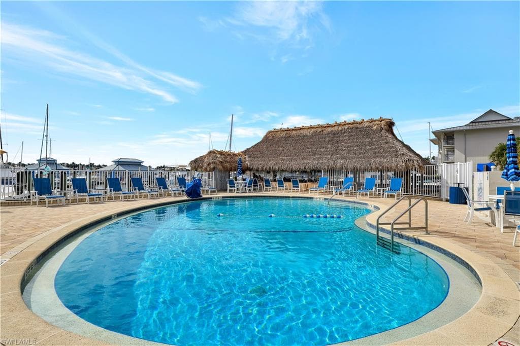 900 Broad Ave S 320, Naples, FL 34102-15