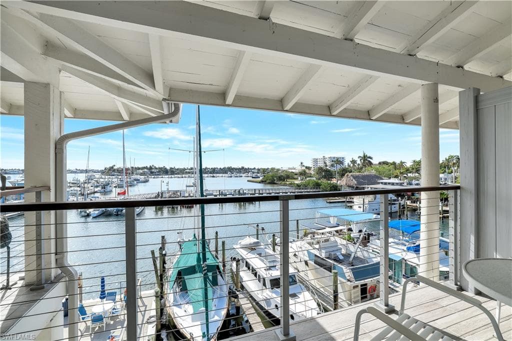 900 Broad Ave S 320, Naples, FL 34102-1