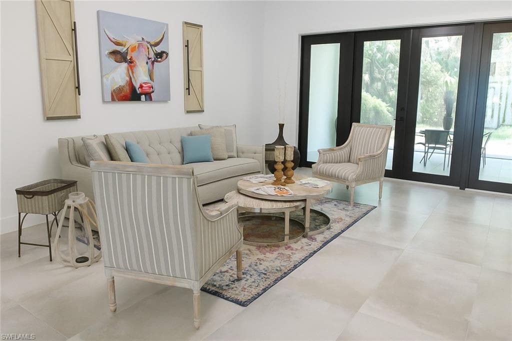 209 35th Ave NW, Naples, FL 34120-12