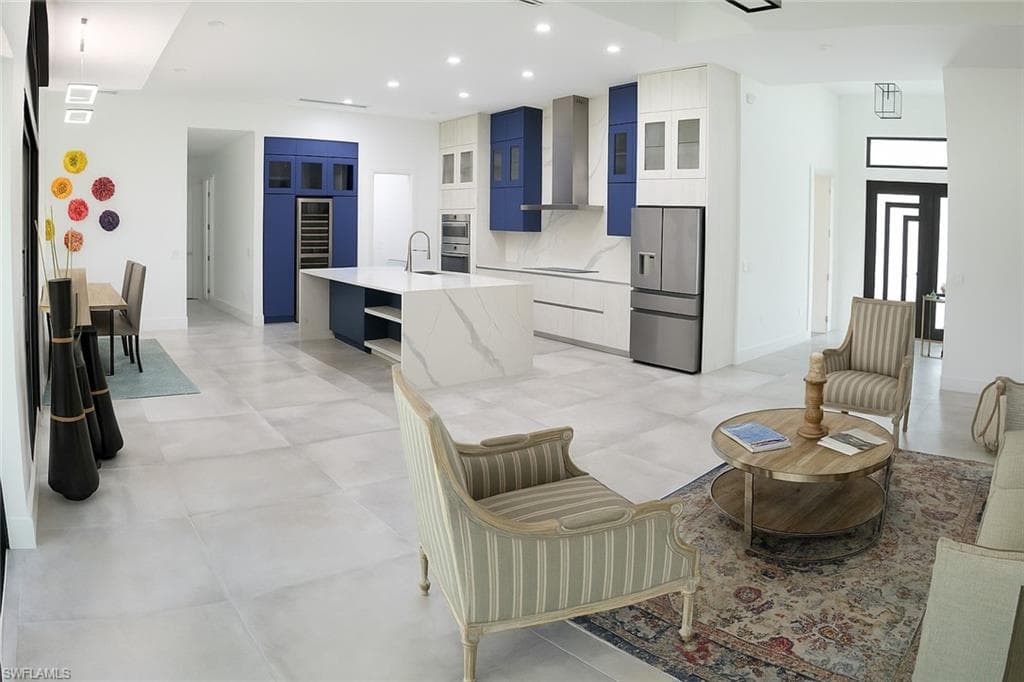209 35th Ave NW, Naples, FL 34120-14