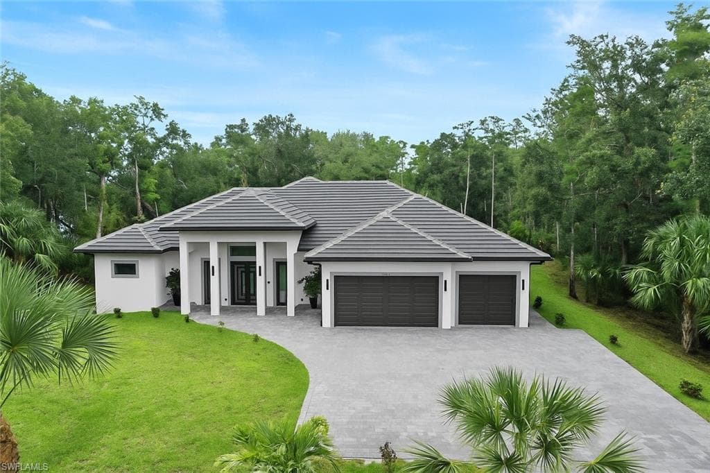 209 35th Ave NW, Naples, FL 34120-1