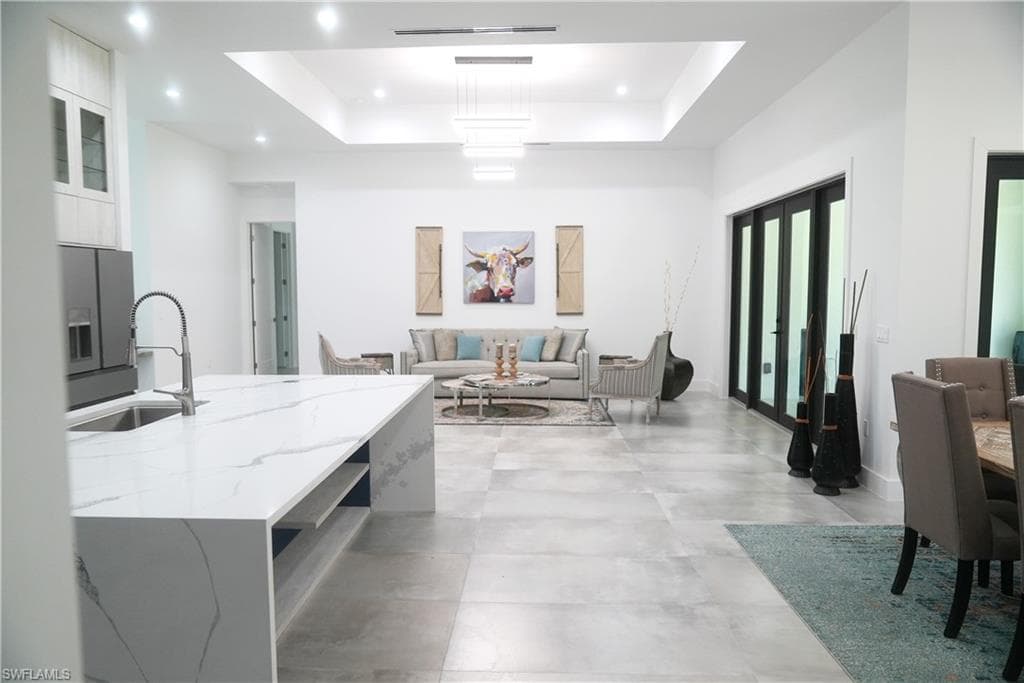 209 35th Ave NW, Naples, FL 34120-22