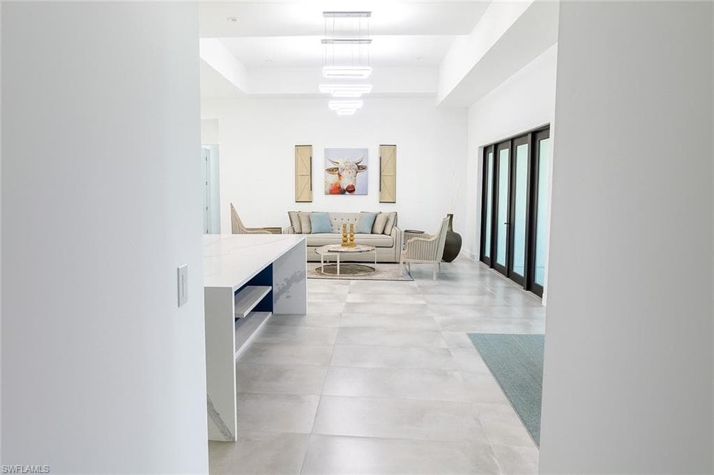 209 35th Ave NW, Naples, FL 34120-23