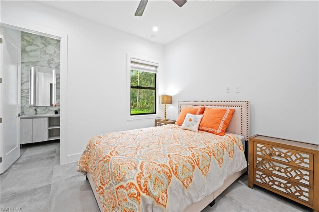 209 35th Ave NW, Naples, FL 34120-28