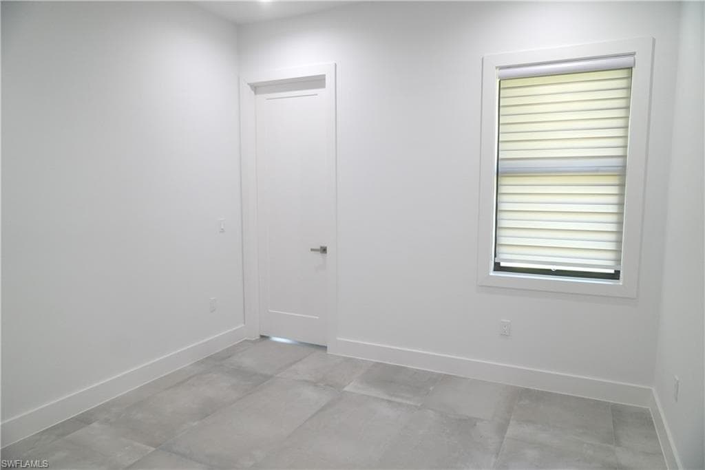 209 35th Ave NW, Naples, FL 34120-31