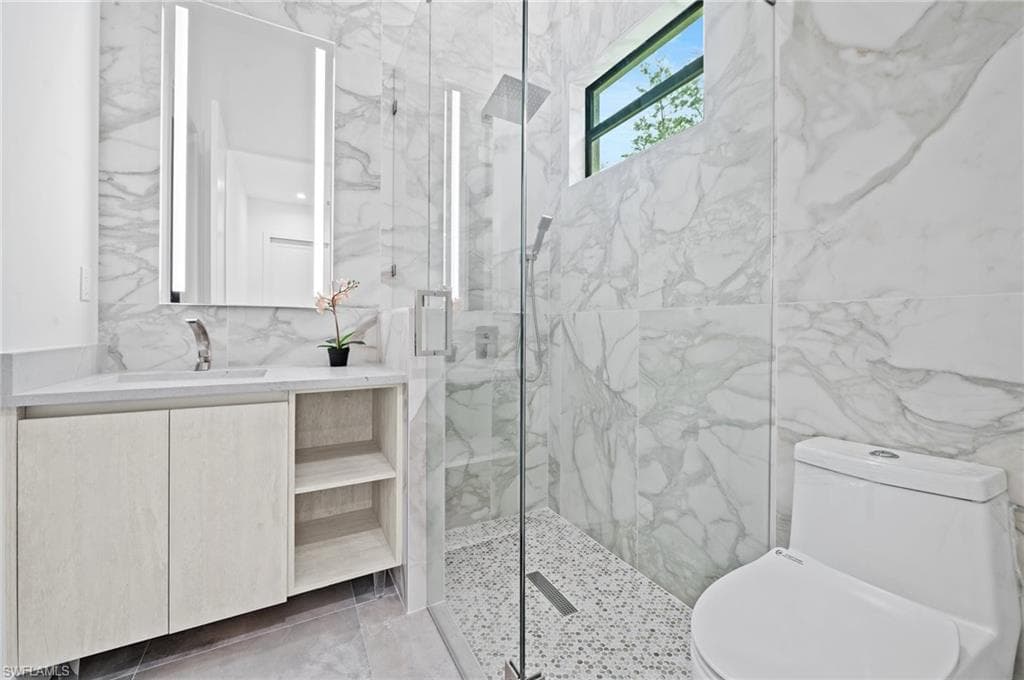 209 35th Ave NW, Naples, FL 34120-32