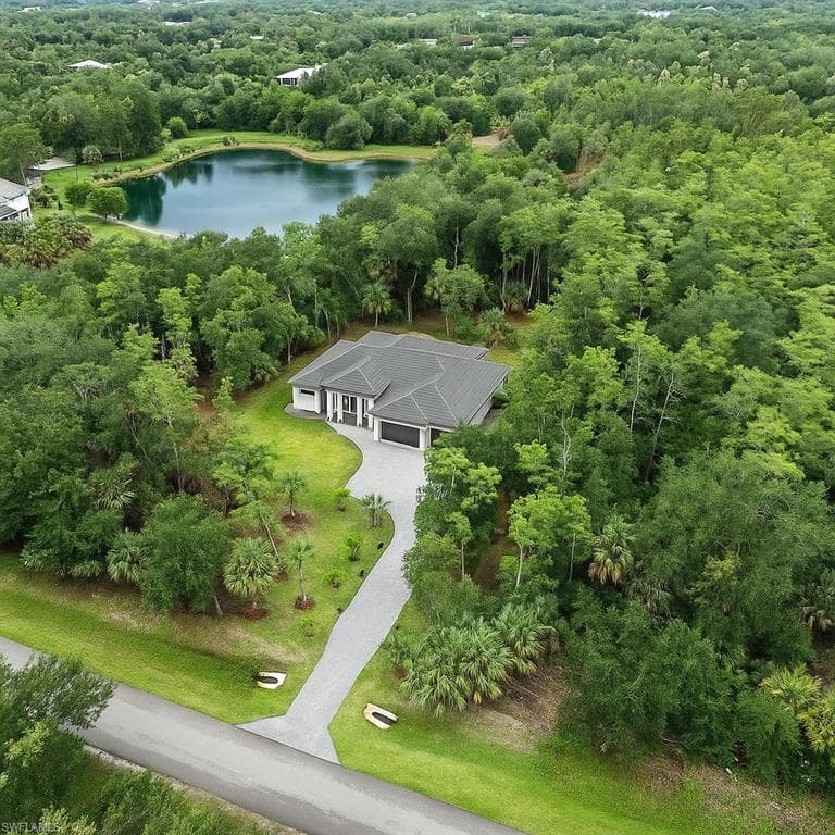 209 35th Ave NW, Naples, FL 34120-3