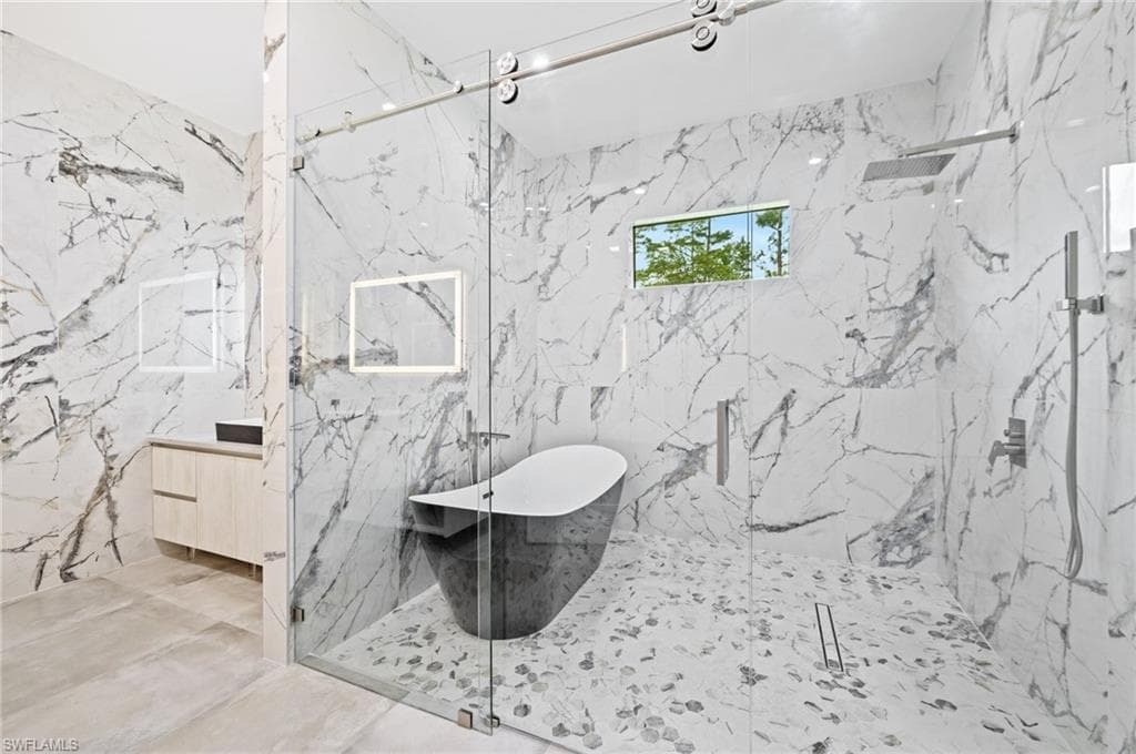 209 35th Ave NW, Naples, FL 34120-40