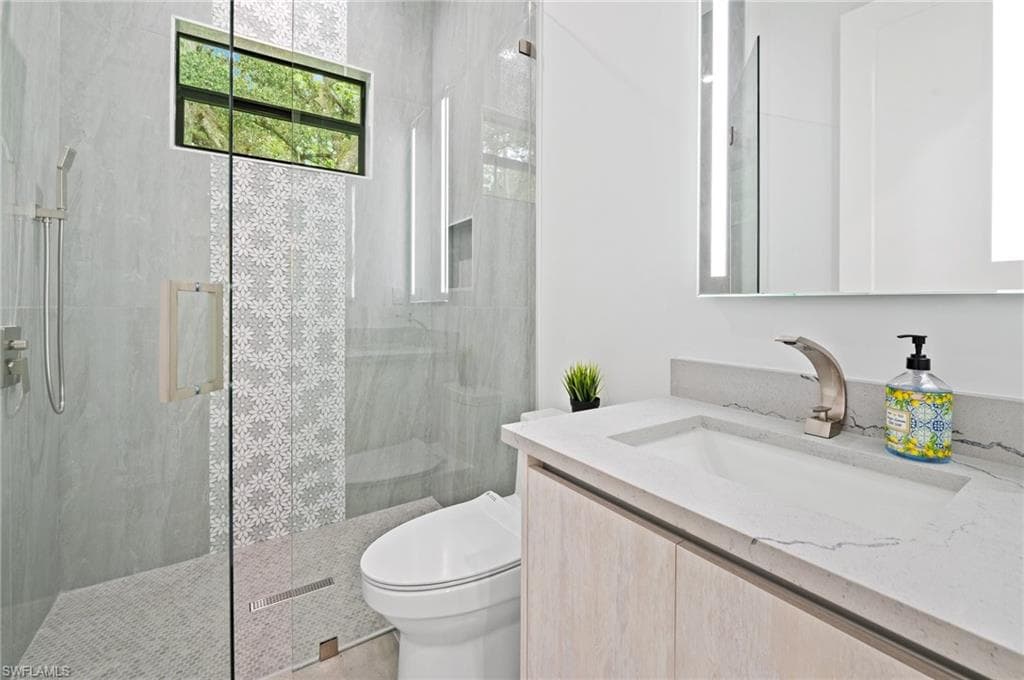 209 35th Ave NW, Naples, FL 34120-48