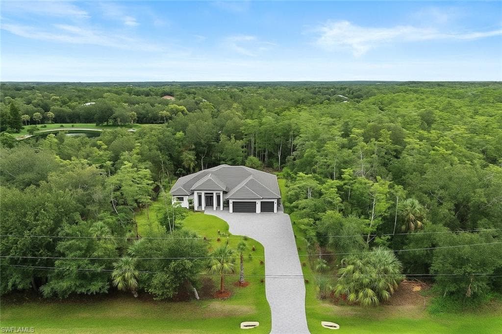 209 35th Ave NW, Naples, FL 34120-4