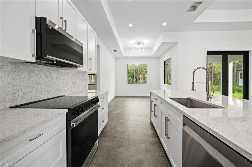 3324 27th Ave NE, Naples, FL 34120-9