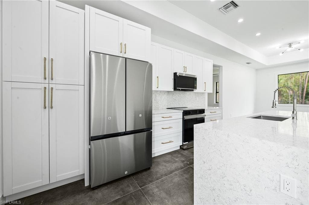 3324 27th Ave NE, Naples, FL 34120-10
