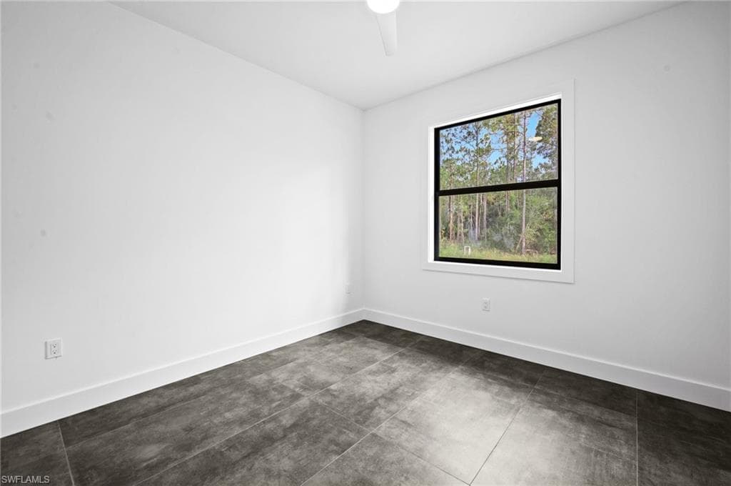 3324 27th Ave NE, Naples, FL 34120-25