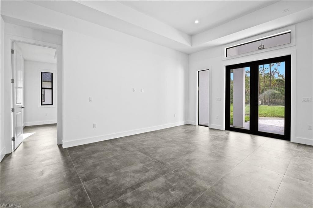 3324 27th Ave NE, Naples, FL 34120-31