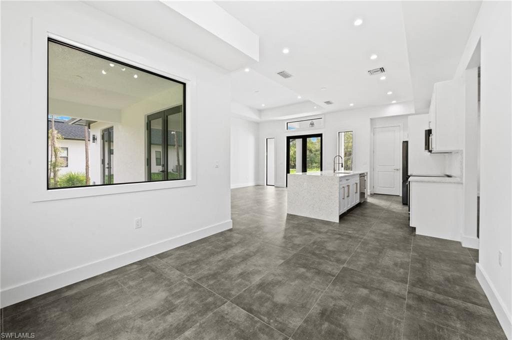 3324 27th Ave NE, Naples, FL 34120-34