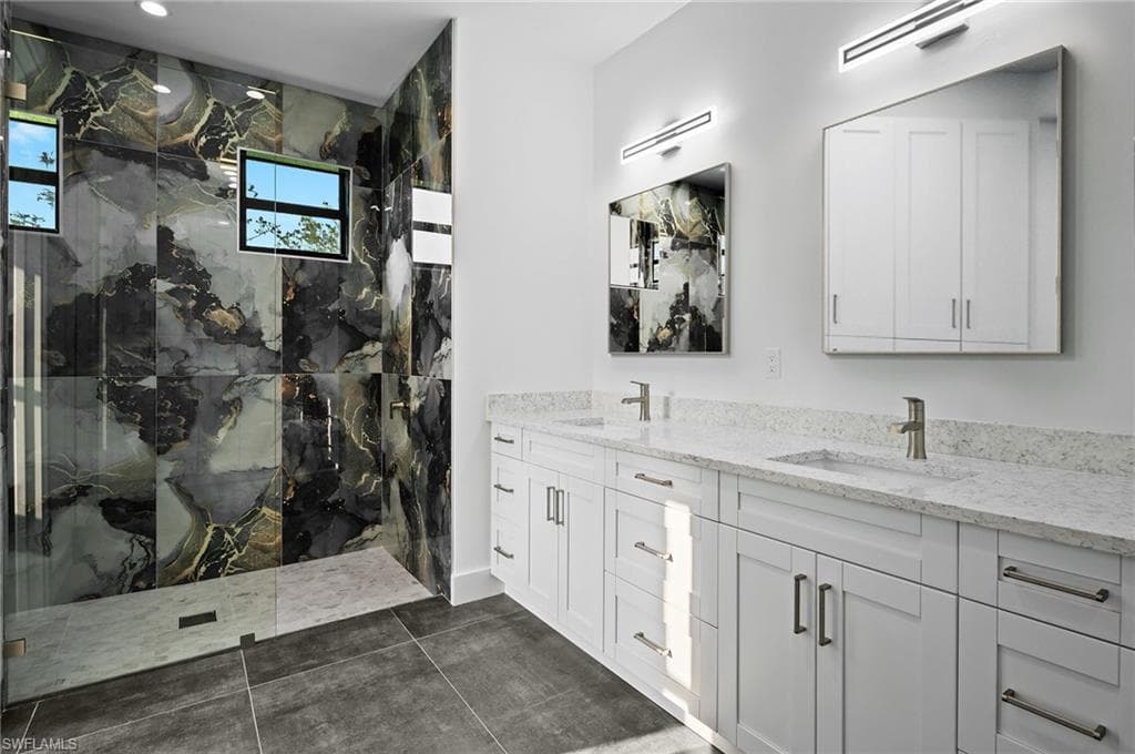 3324 27th Ave NE, Naples, FL 34120-40